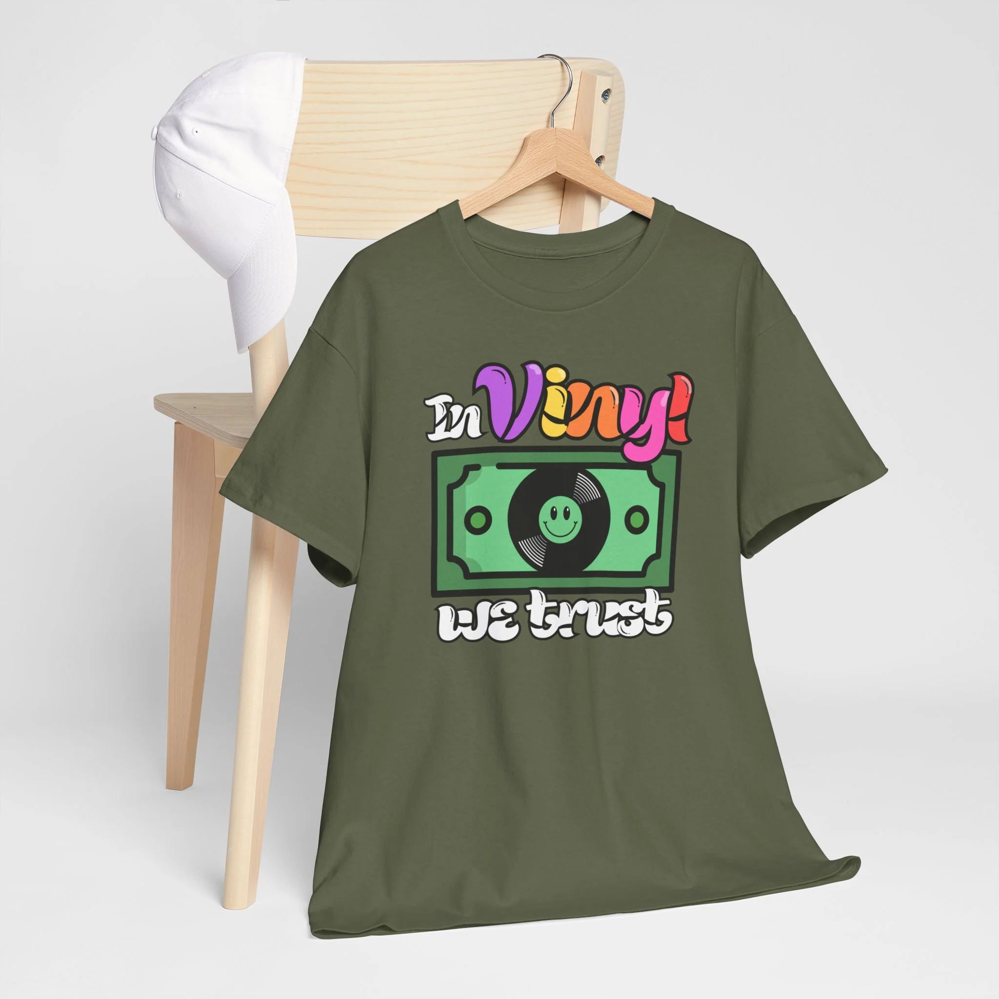 'In Vinyl We Trust' Men's T-Shirt - Image 39
